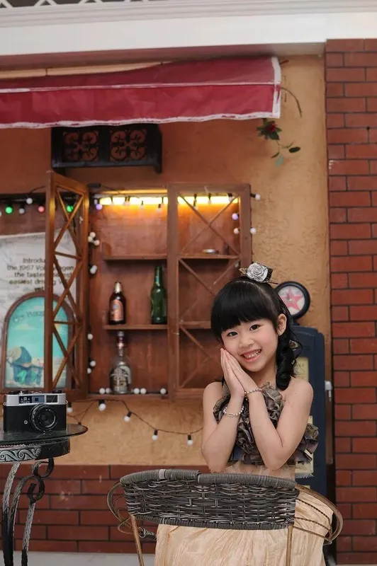 她