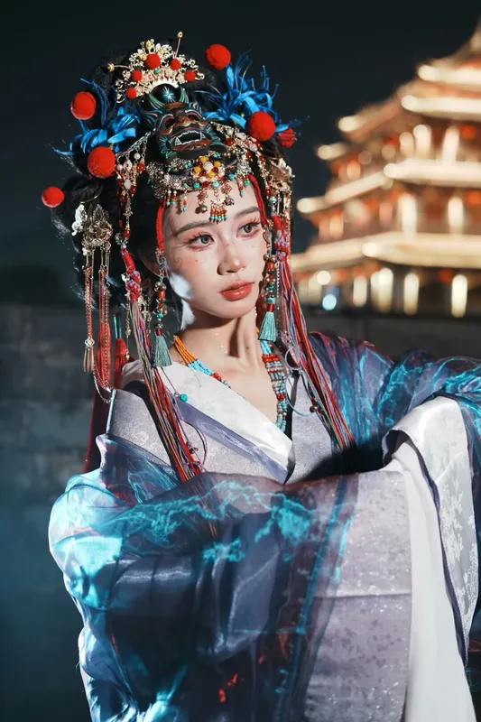 她