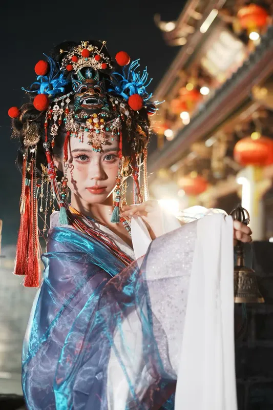她