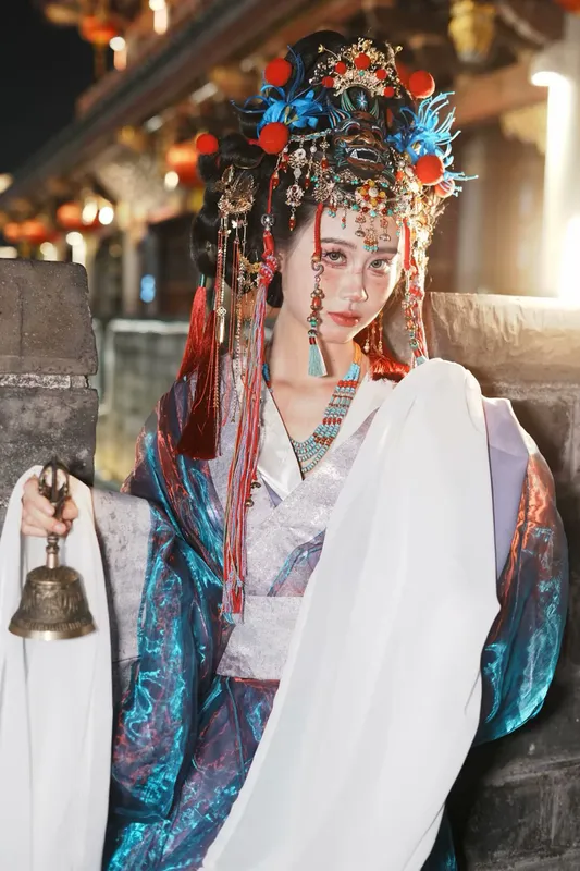 她