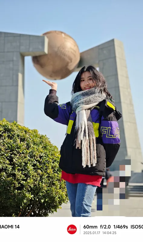 她