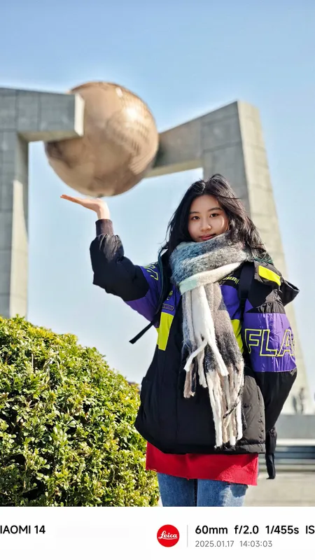她