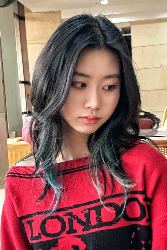 她