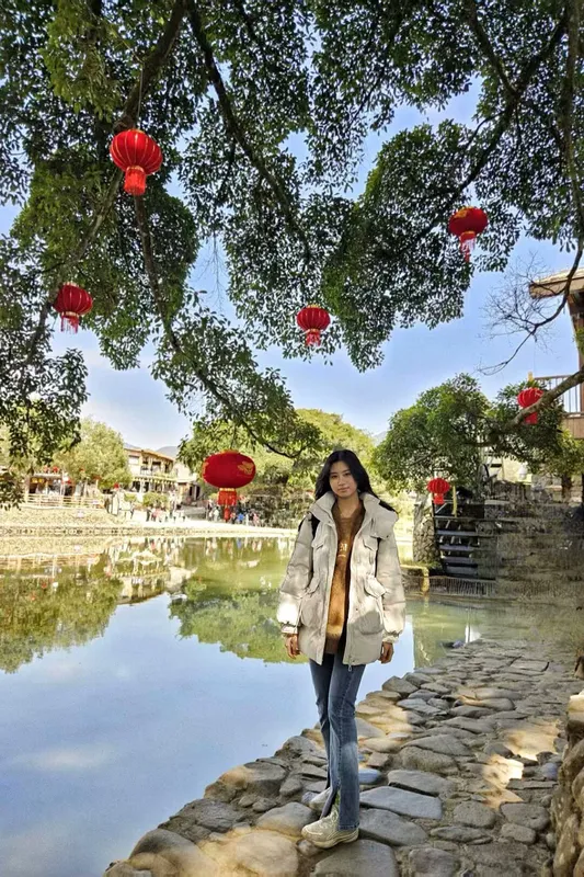 她