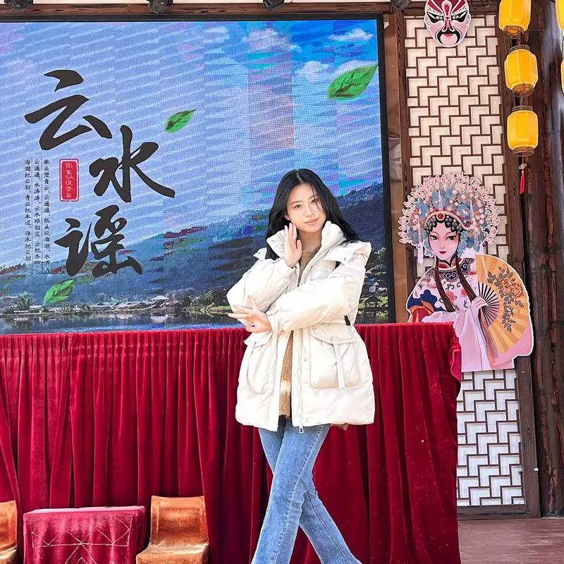 她