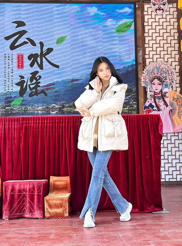 她