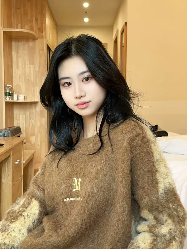她
