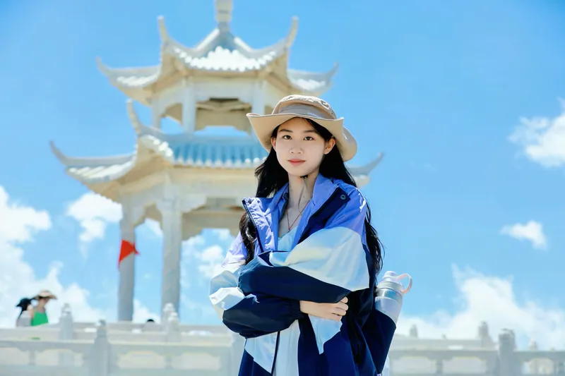 她