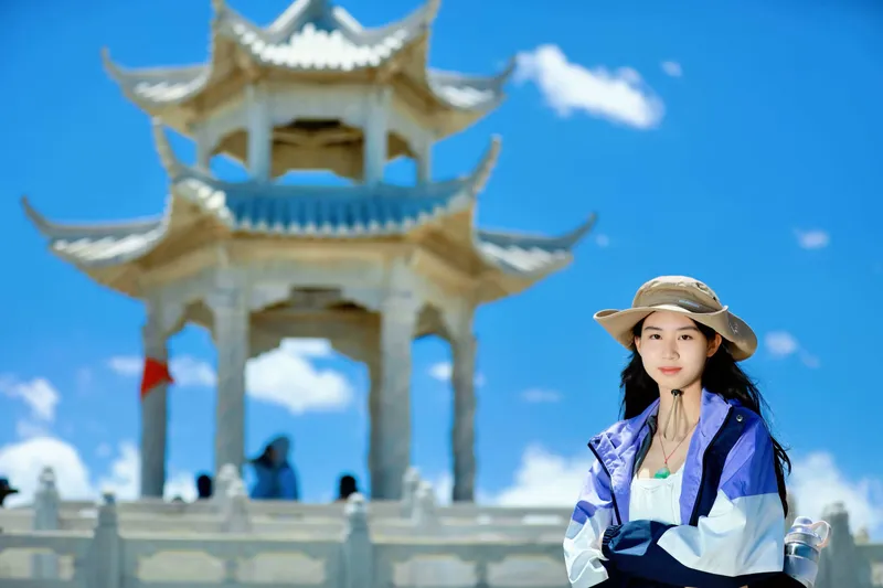 她
