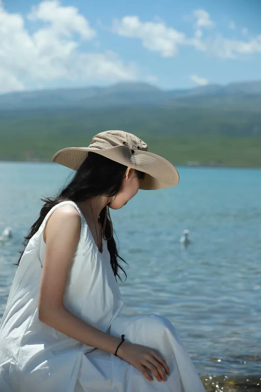 她