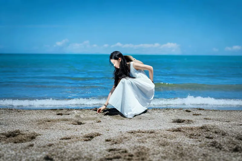 她