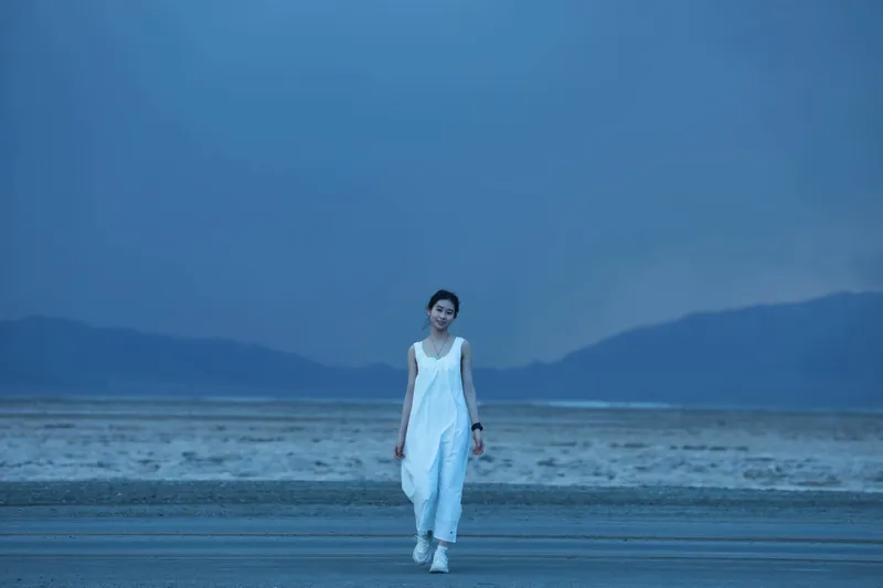 她