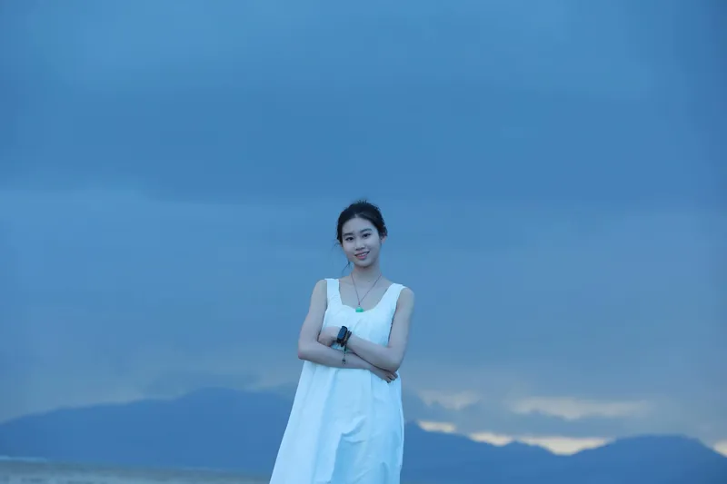 她