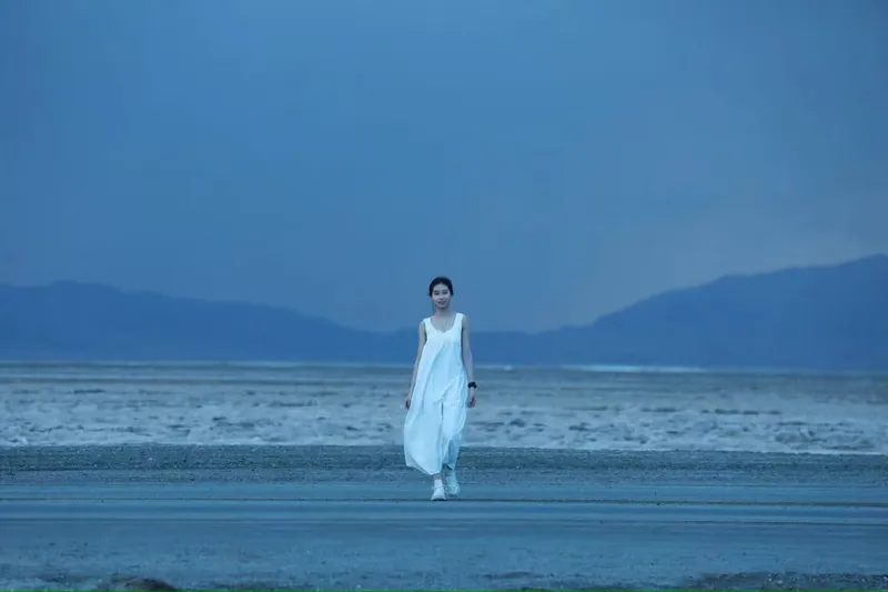 她