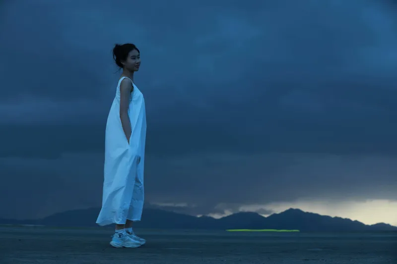 她