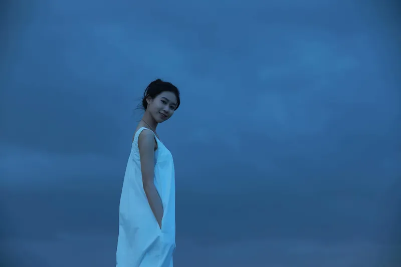 她