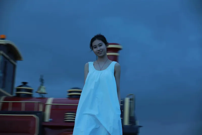 她