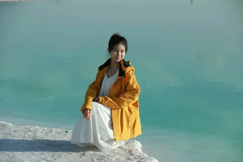 她