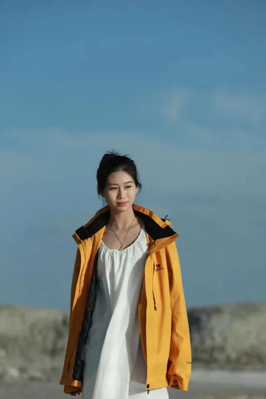 她
