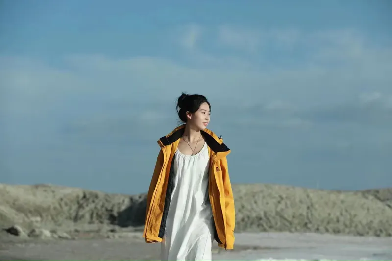 她