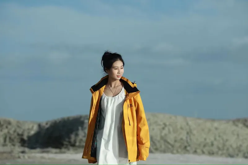 她