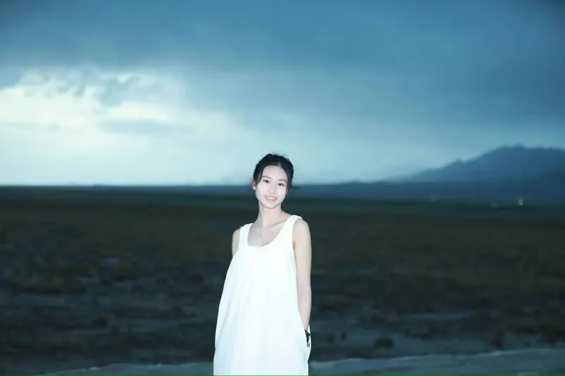 她