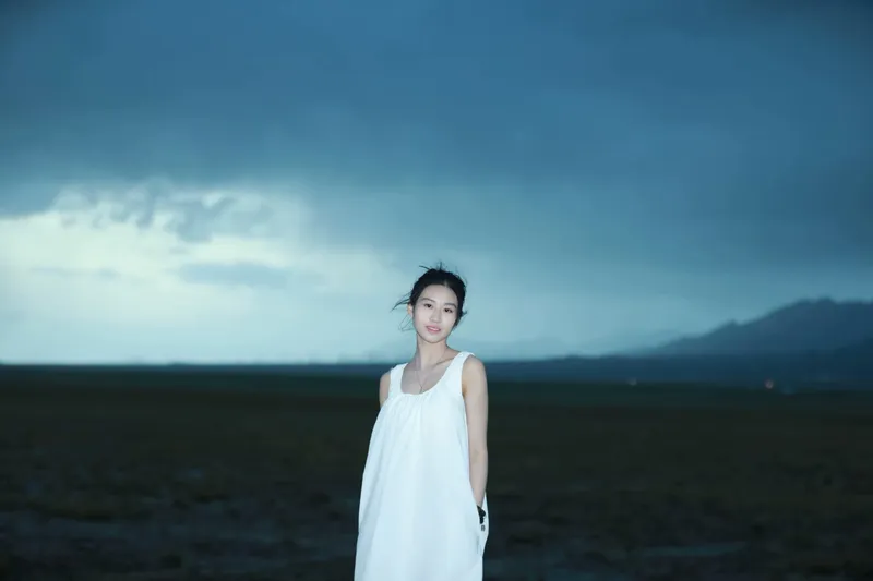 她