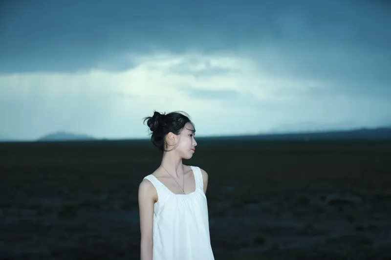 她