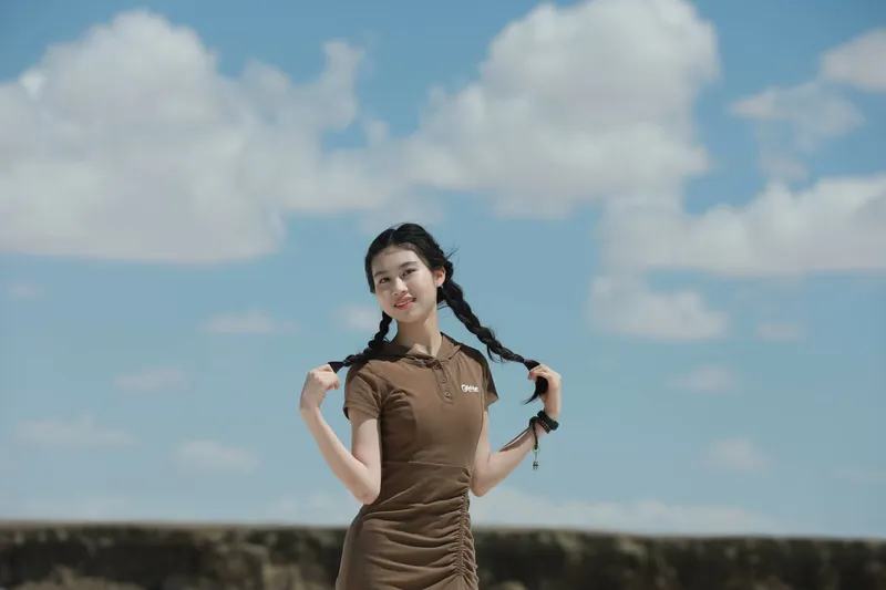 她