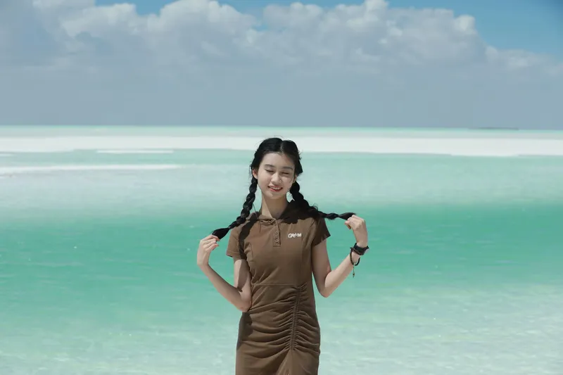 她
