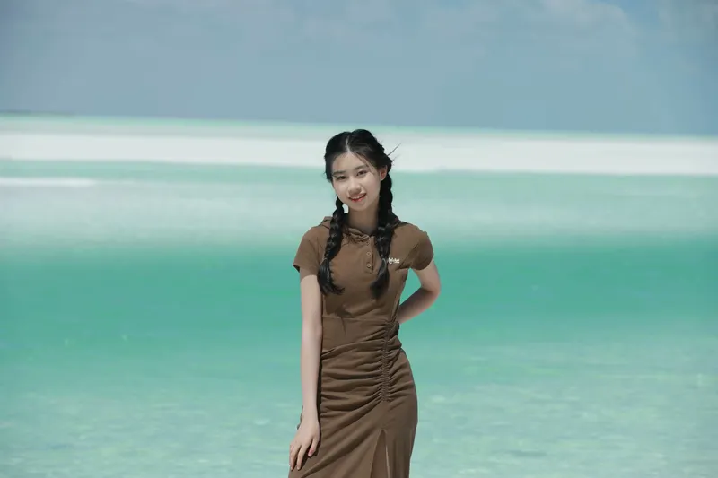 她
