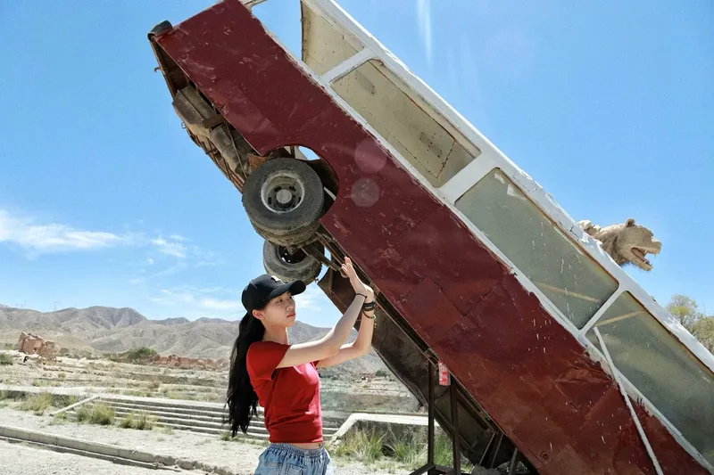 她