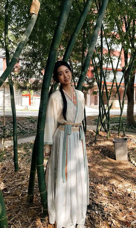 她
