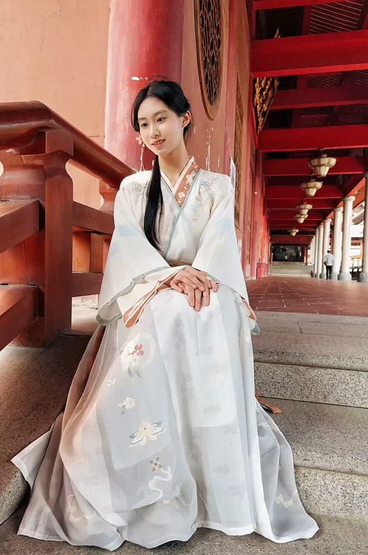她