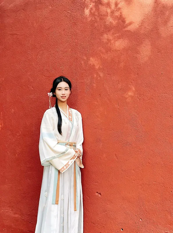 她