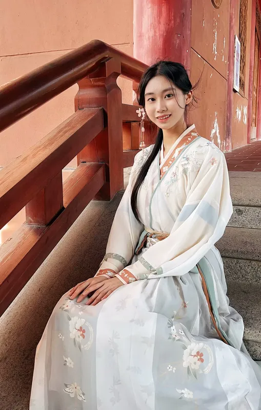 她