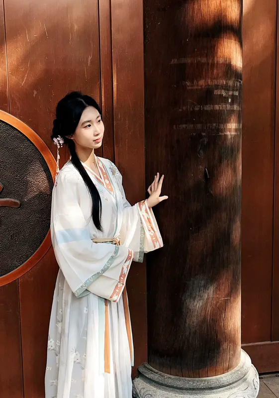她