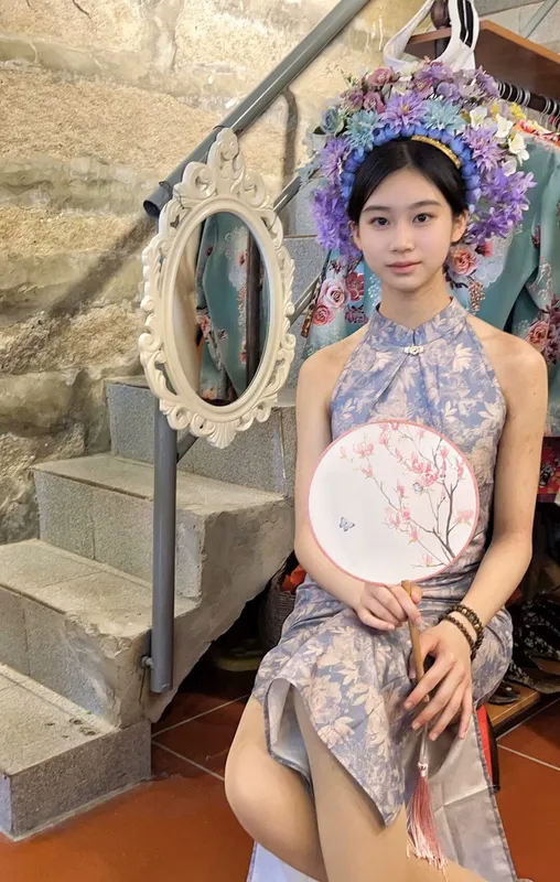 她