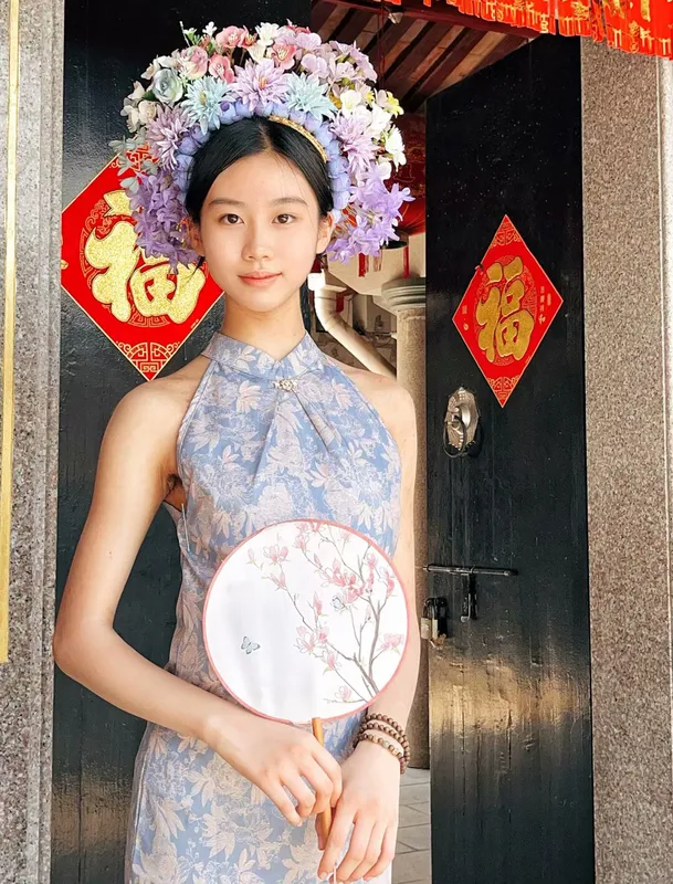 她