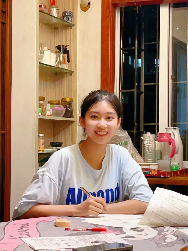 她
