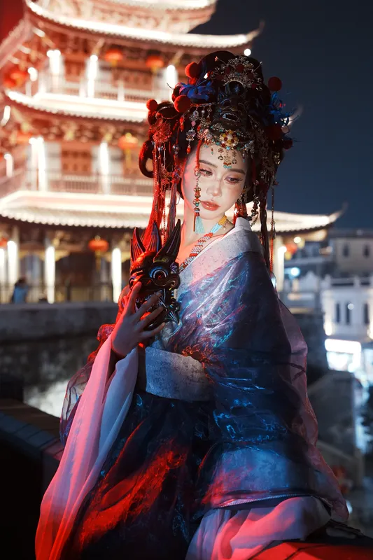 她