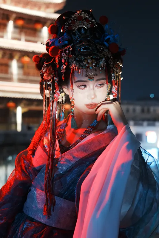 她