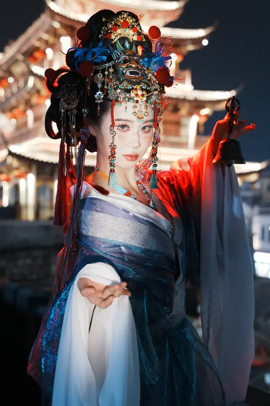 她