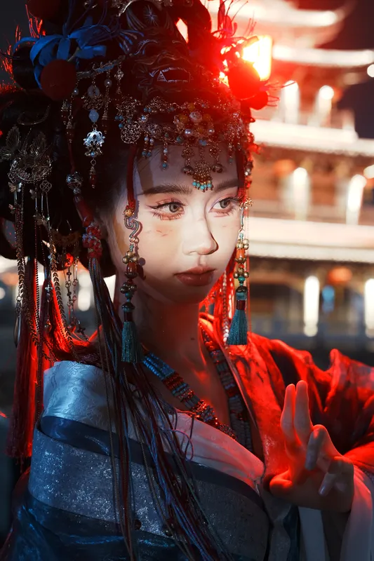她
