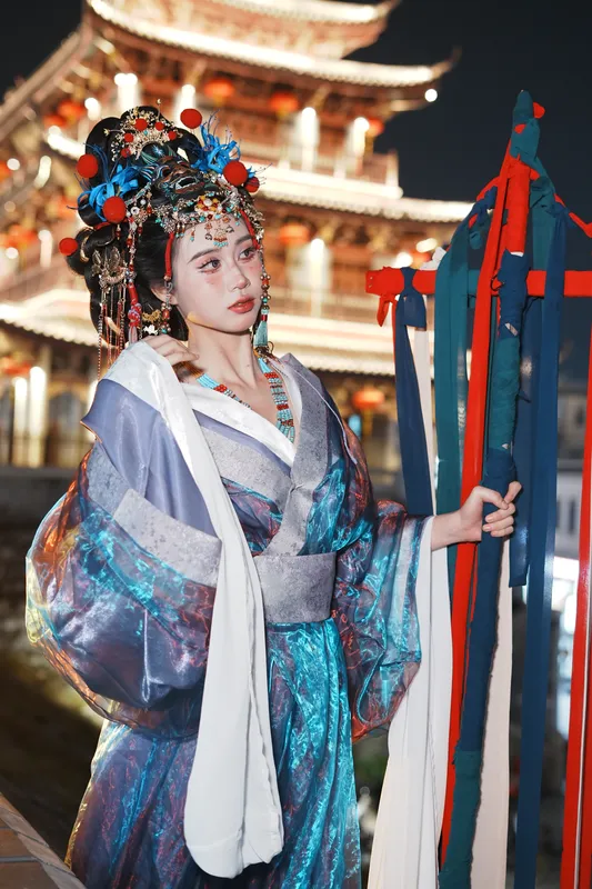 她