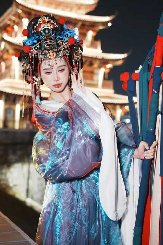 她