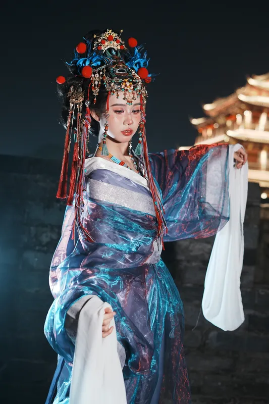 她