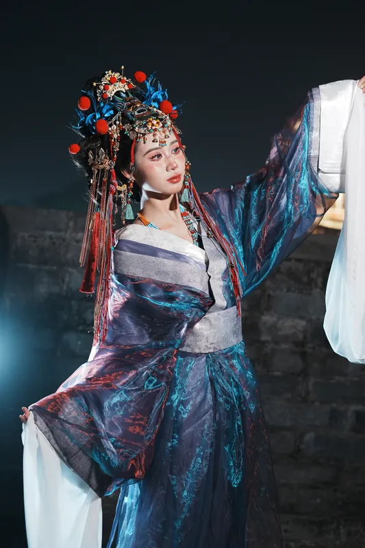 她
