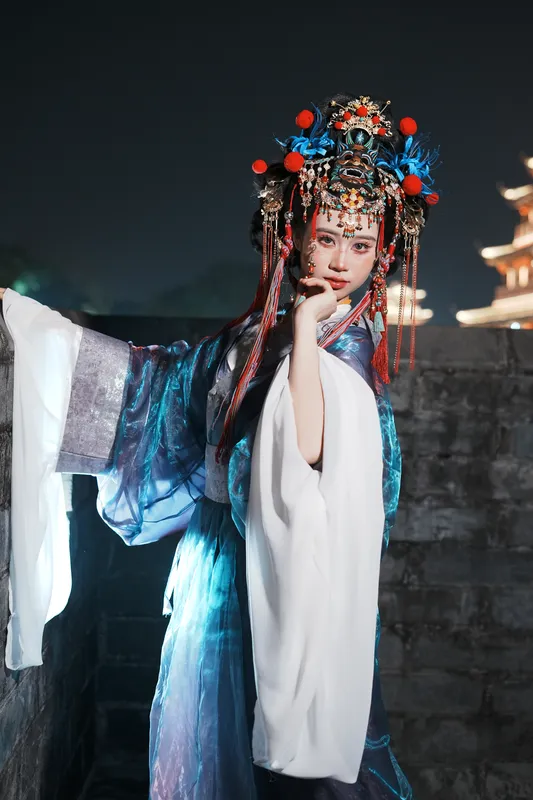 她