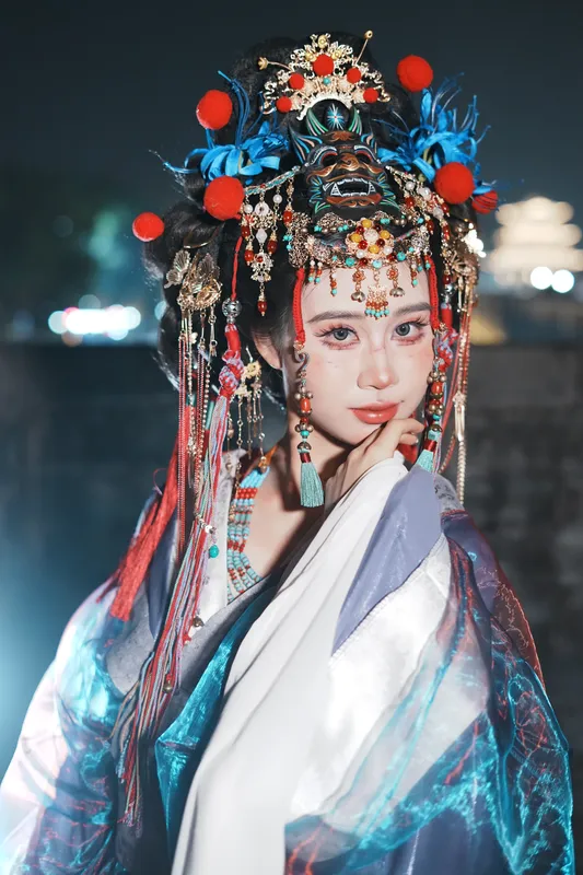 她